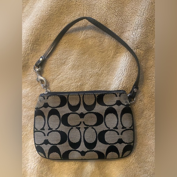 Coach wristlet - Picture 6 of 6